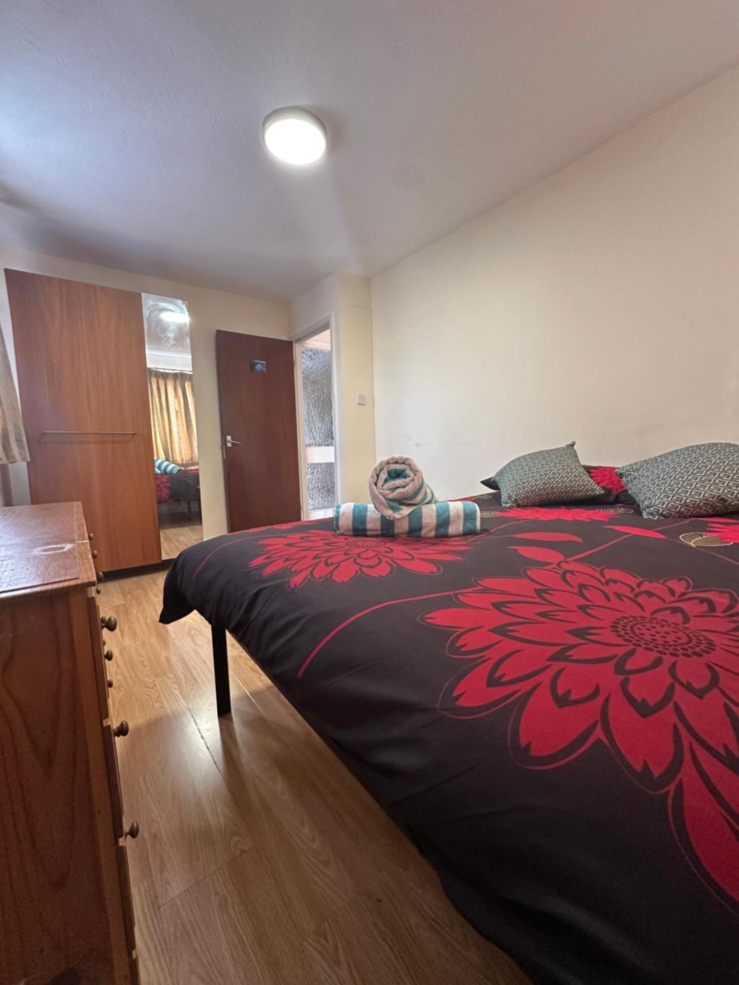 Spacious Double Near Excel Quarto em Acomodações Particulares