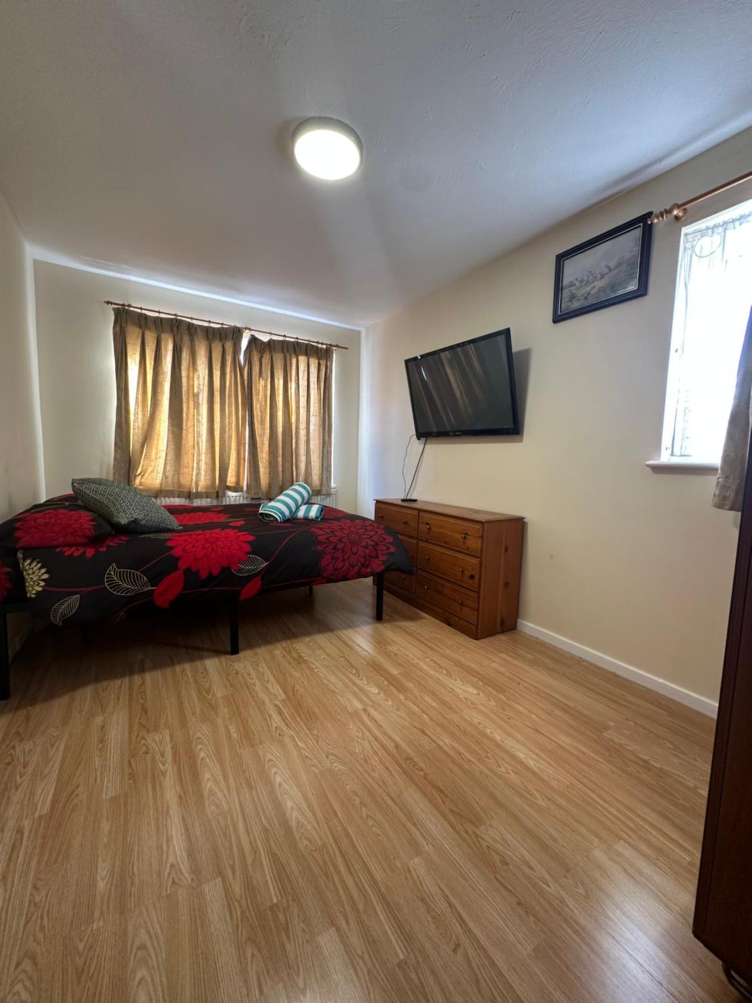 Quarto em Acomodações Particulares Spacious Double Near Excel
