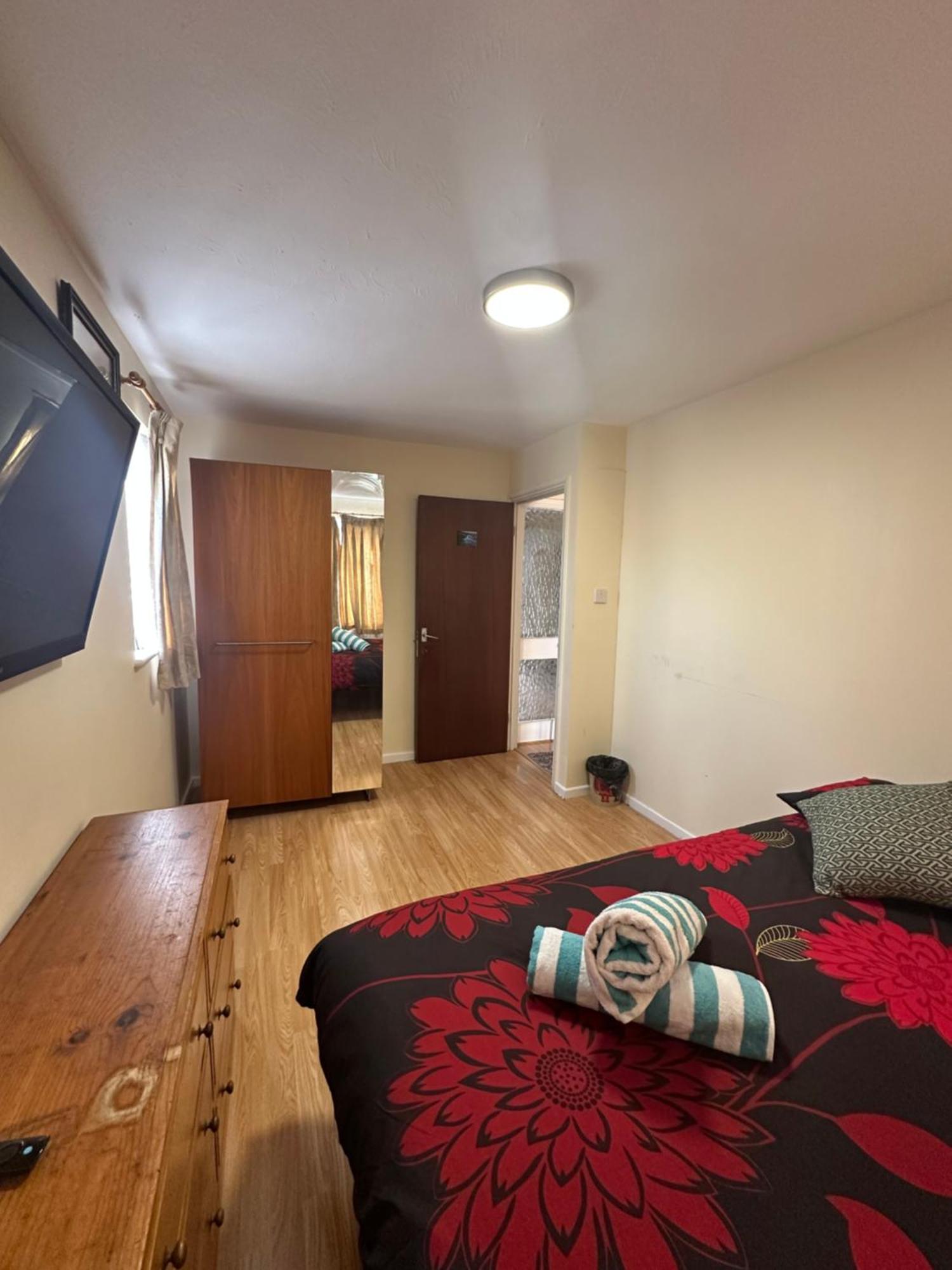 Quarto em Acomodações Particulares Spacious Double Near Excel *
